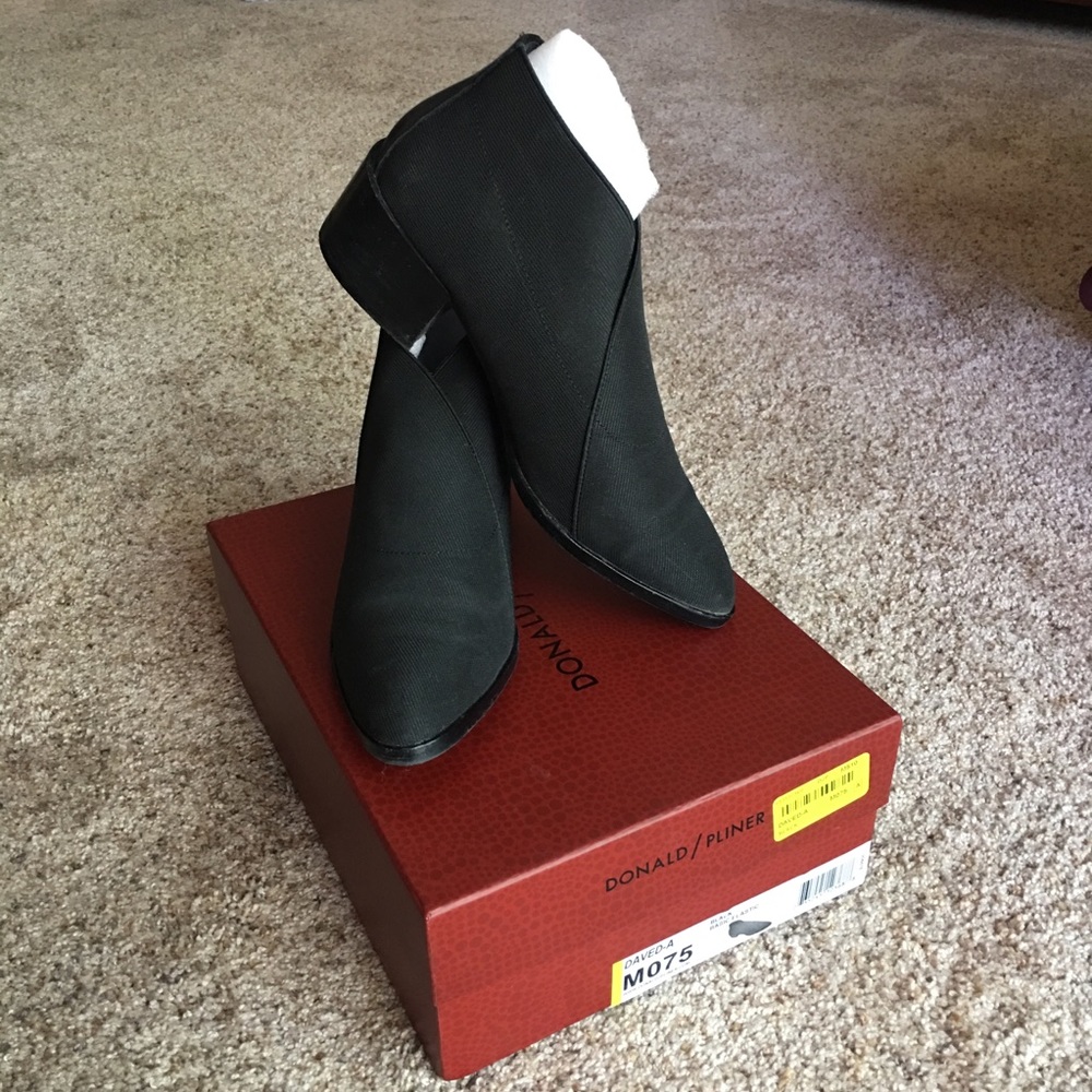 Donald Pliner Daved-a Black Elastic bootie 7.5m